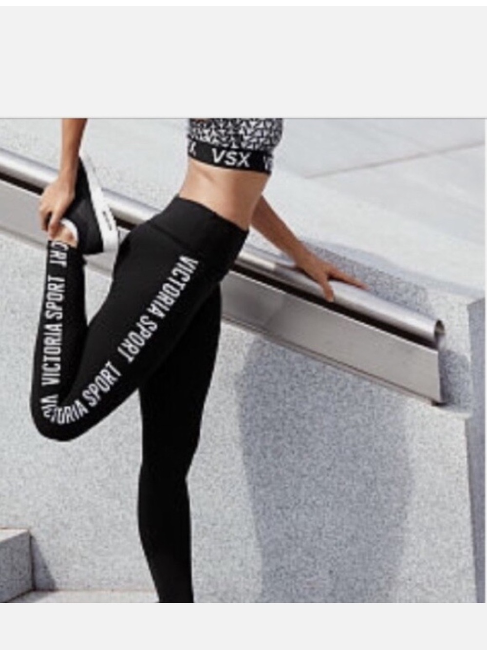 Victoria Sport knockout tight Leggings size large